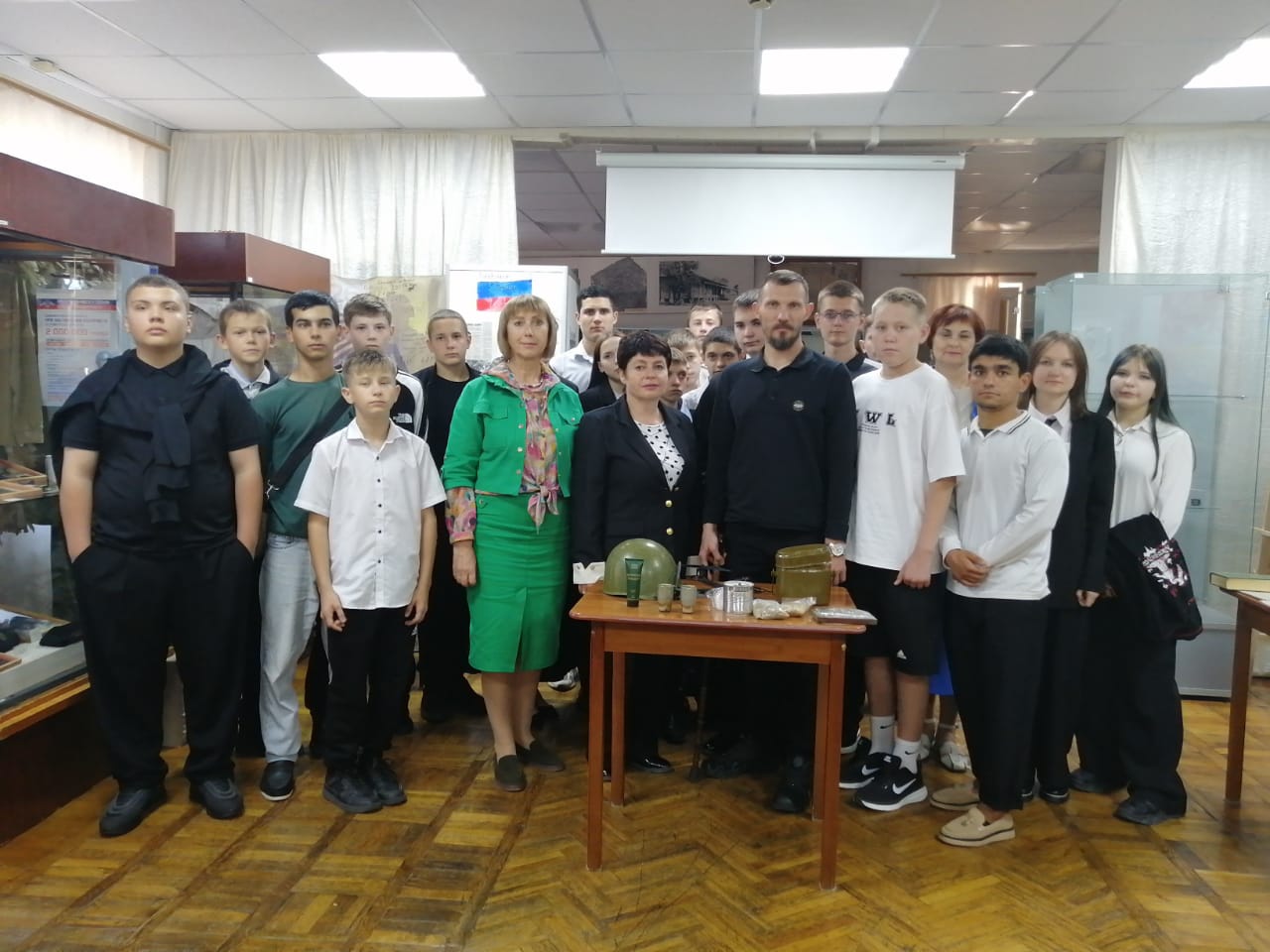 Краеведческий урок славы и процветания  «Чтоб жили в памяти герои-земляки»